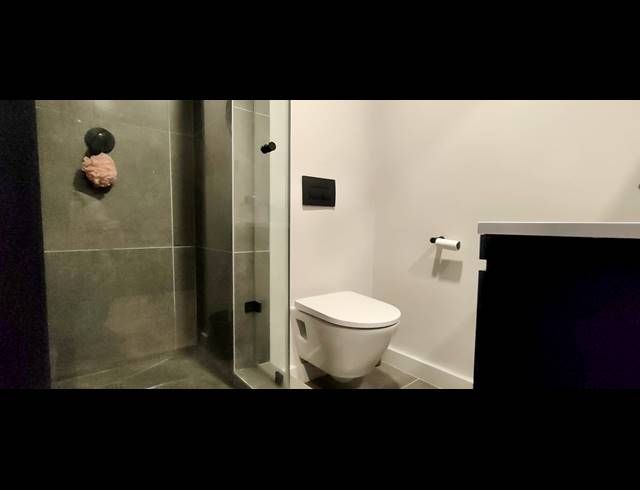 BEDROOM APARTMENT FOR SALE IN CAPE TOWN CITY CENTRE